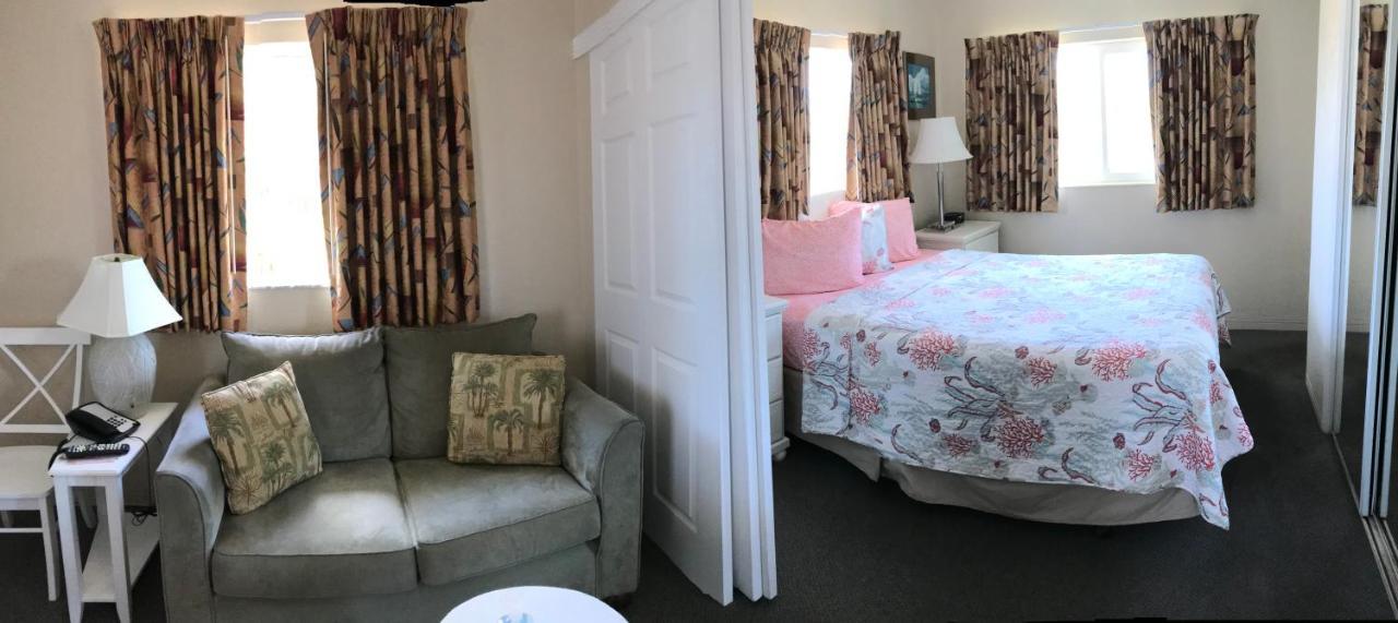 Carlton House Motel And Suites 圣徒皮特海滩 外观 照片