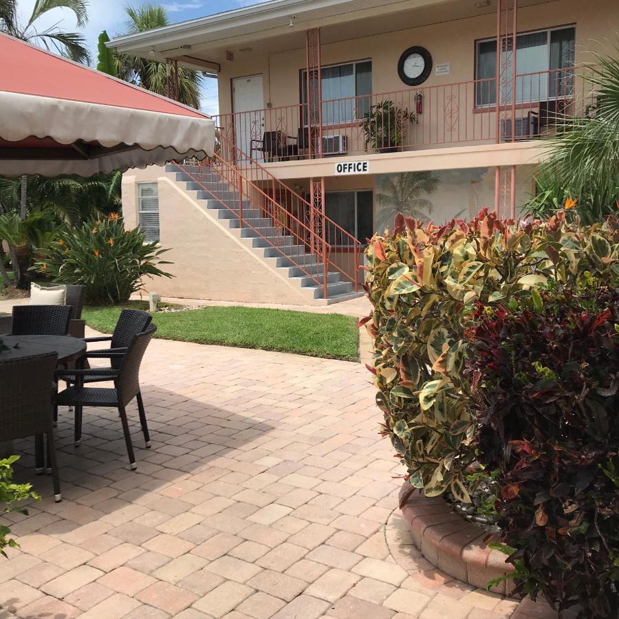 Carlton House Motel And Suites 圣徒皮特海滩 外观 照片