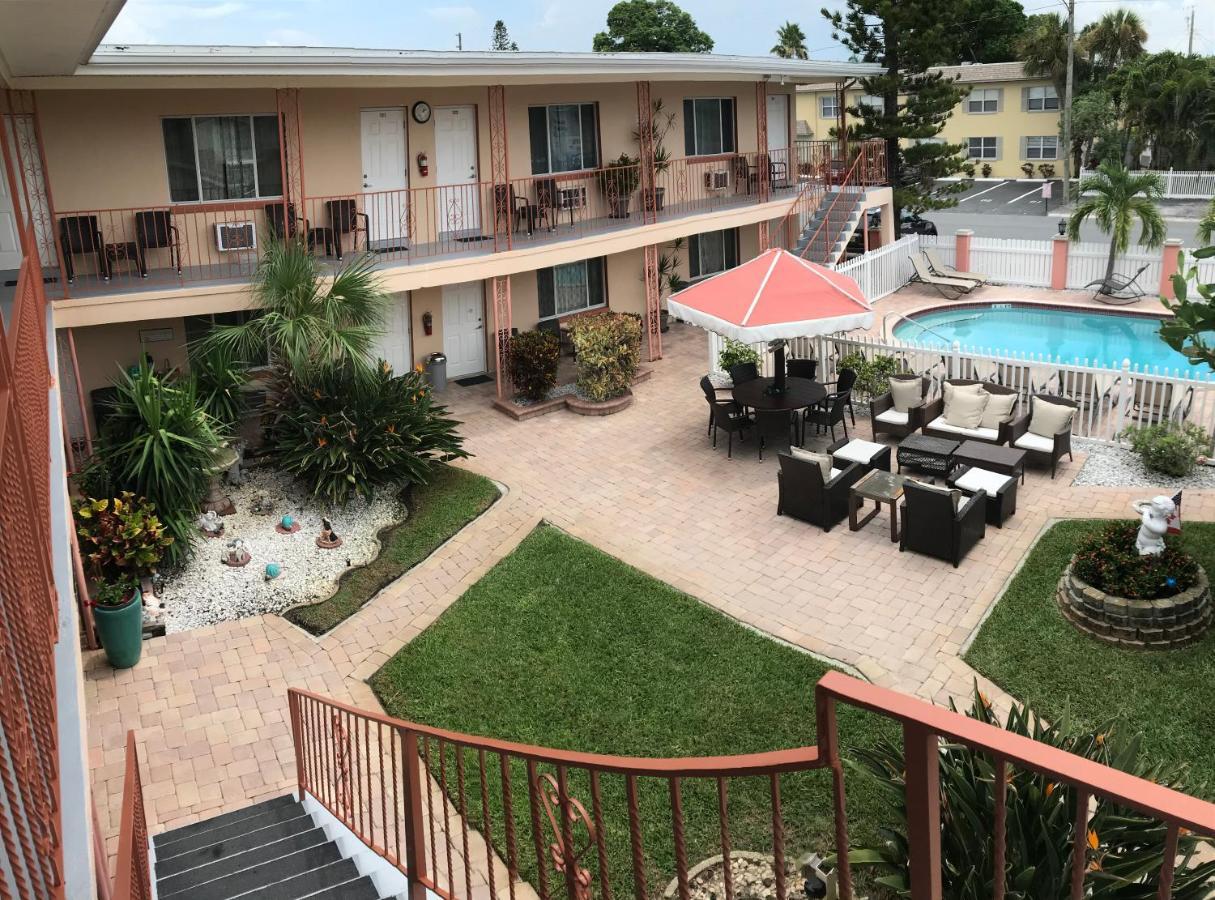 Carlton House Motel And Suites 圣徒皮特海滩 外观 照片