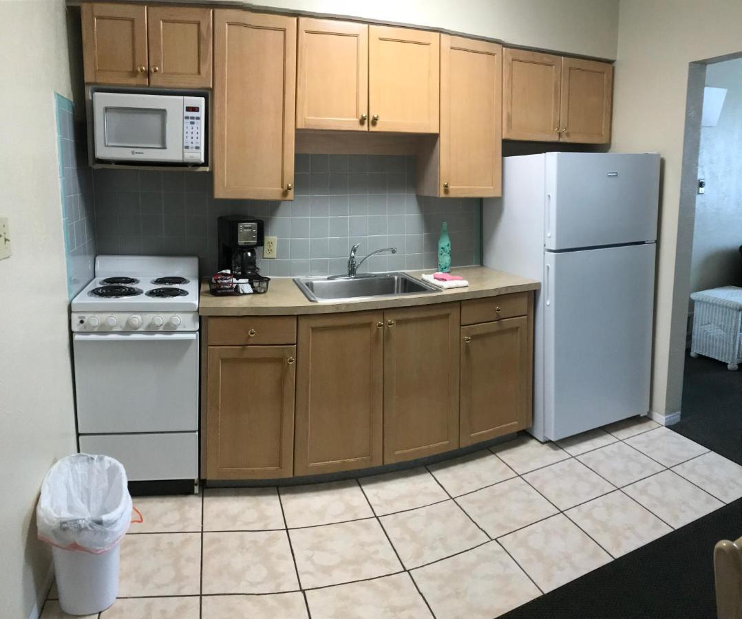Carlton House Motel And Suites 圣徒皮特海滩 外观 照片