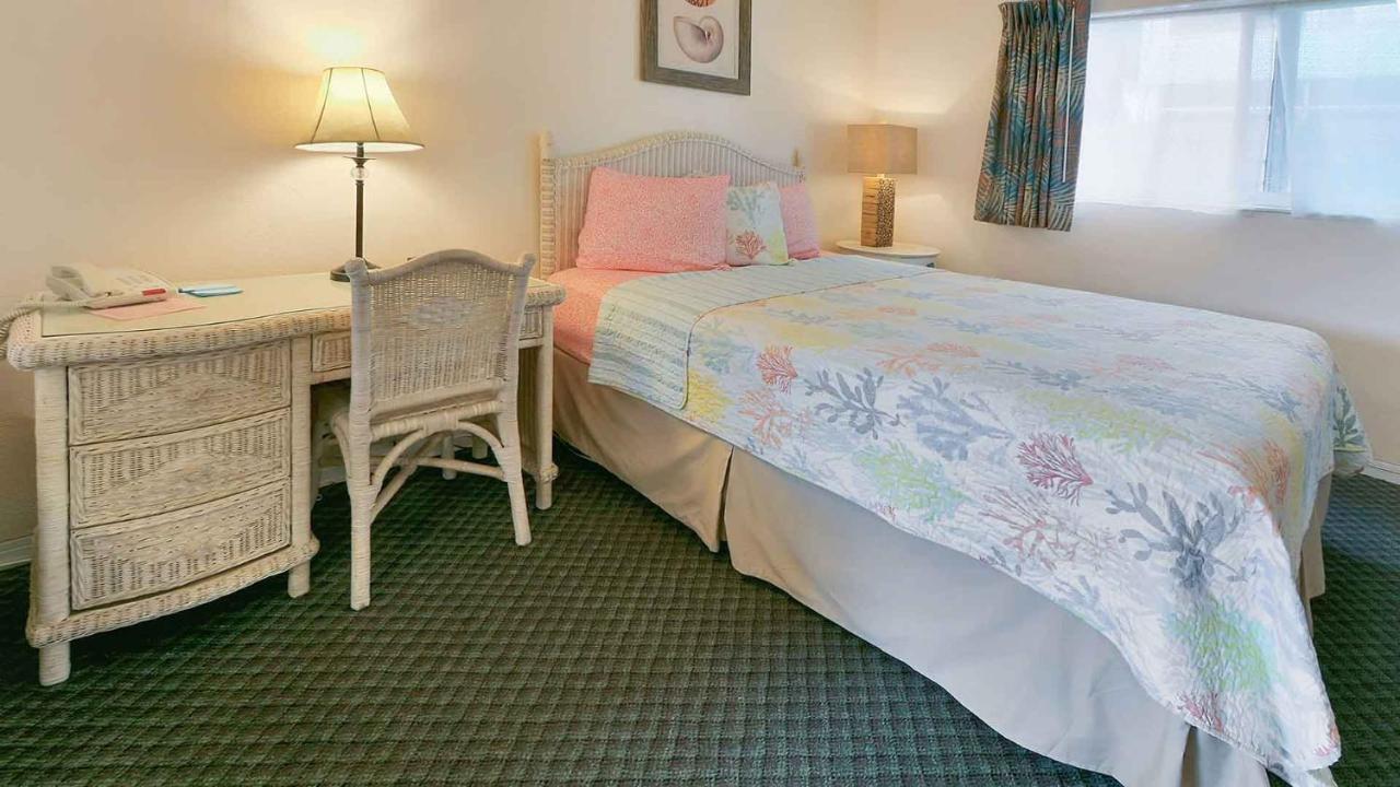 Carlton House Motel And Suites 圣徒皮特海滩 外观 照片