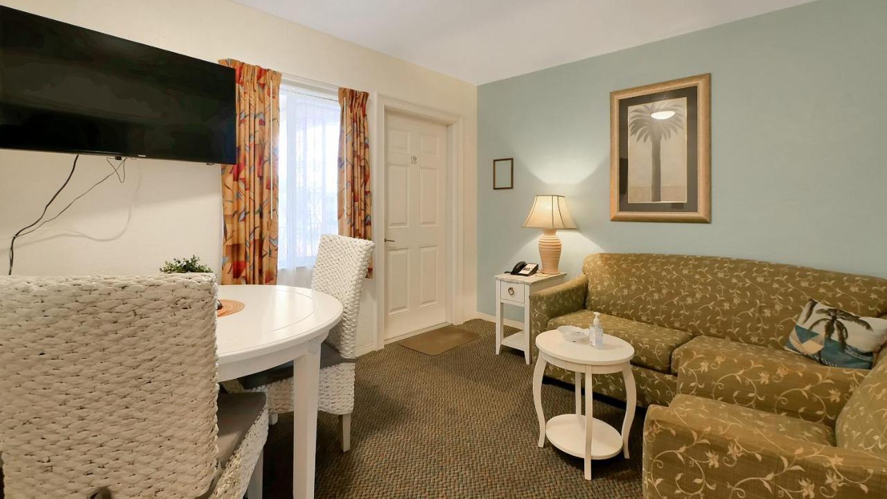 Carlton House Motel And Suites 圣徒皮特海滩 外观 照片