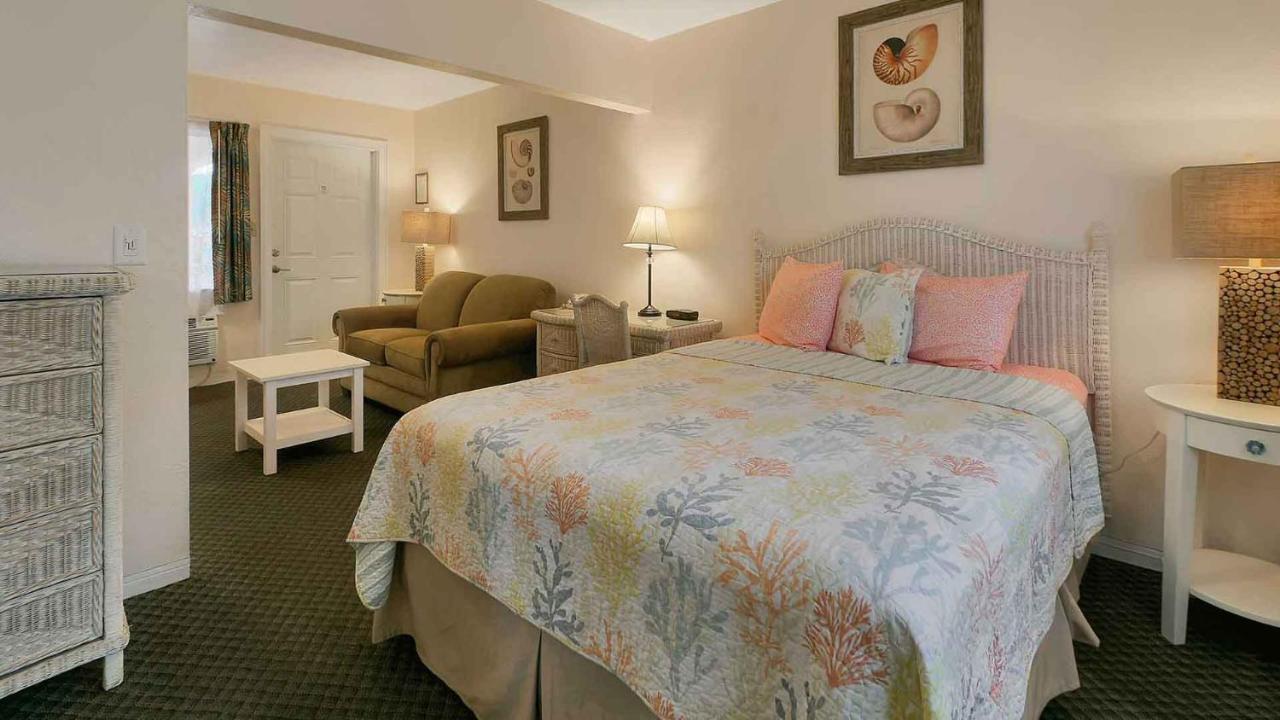 Carlton House Motel And Suites 圣徒皮特海滩 外观 照片