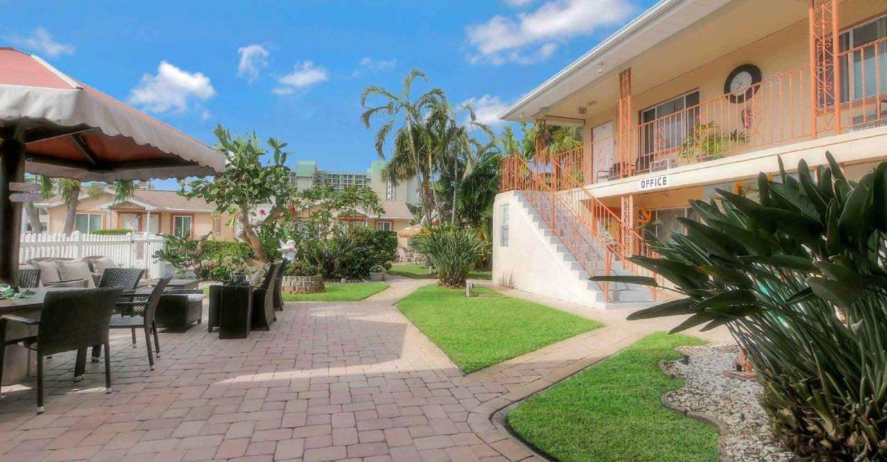 Carlton House Motel And Suites 圣徒皮特海滩 外观 照片
