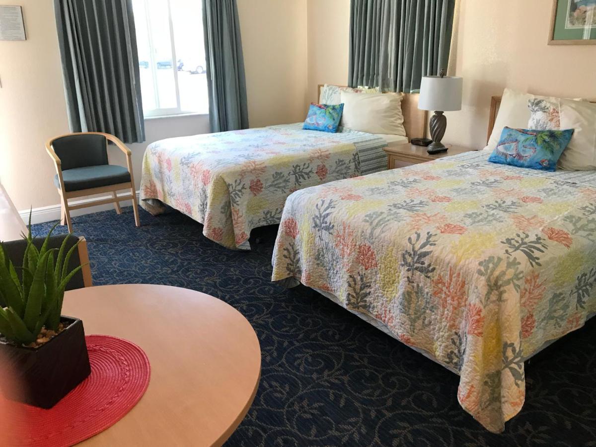 Carlton House Motel And Suites 圣徒皮特海滩 外观 照片